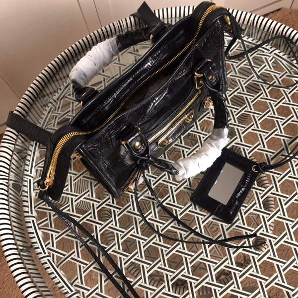 バレンシアガバッグ着用イメージ